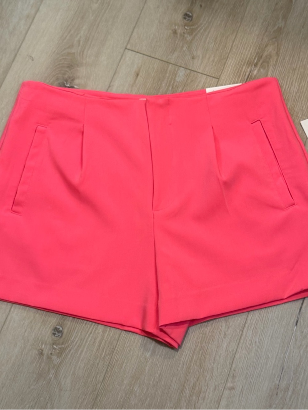 a new day - Women’s Size 14 HOT PINK Stretch Midi Shorts Pleated Pockets NWT